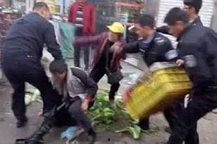 武汉城管被商贩爆料视频,商贩爆料视频曝光冲突瞬间